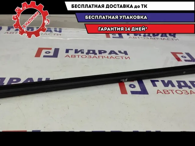 Накладка (уплотнитель) стекла переднего левого Ford Kuga .