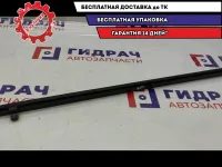Накладка (уплотнитель) стекла переднего правого Ford Kuga .