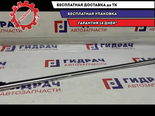 Накладка стекла переднего правого Ford Kuga .
