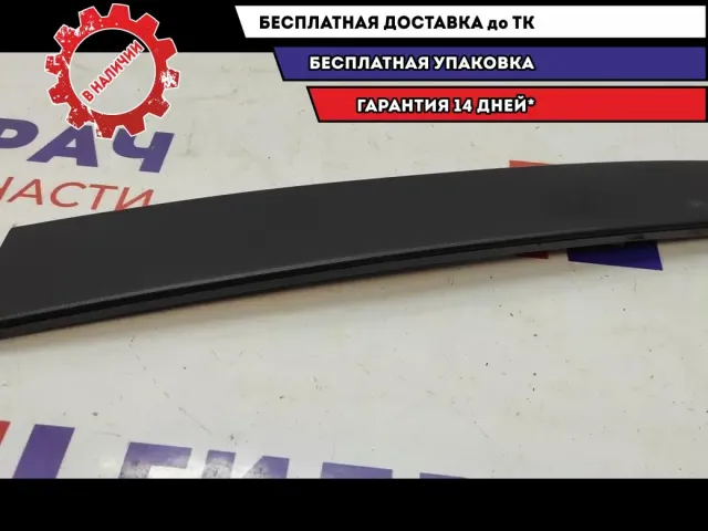 Накладка двери задней правой Ford Kuga 1496738. Царапины.