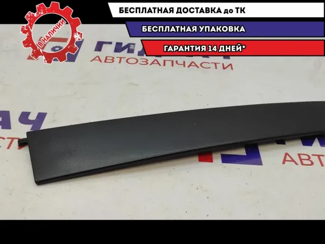 Накладка двери задней левой Ford Kuga 1496731. Царапины.