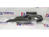 Направляющая шторки багажника правая Ford Kuga 1732387. Царапины.
