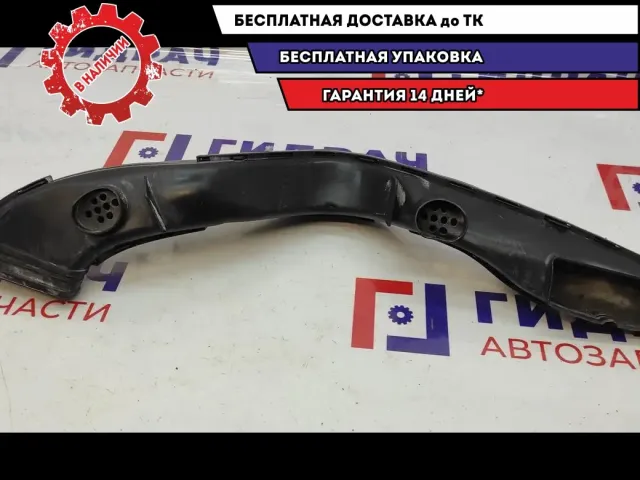 Воздуховод Ford Kuga 1485769. Сломано крепление.