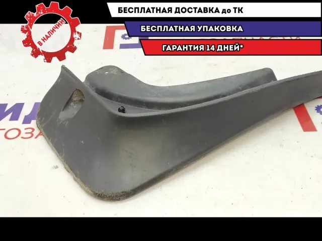 Брызговик передний правый Ford Kuga 8V4J16A262AD.