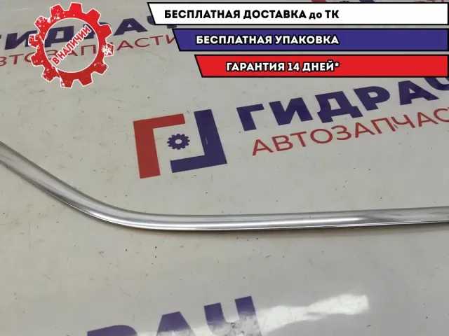 Молдинг заднего стекла левый Ford Kuga 1555411.