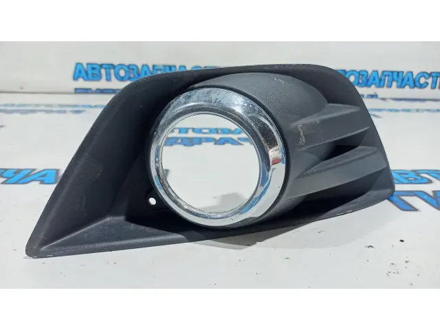 Рамка противотуманной фары правой Ford Kuga 8V4119952A.