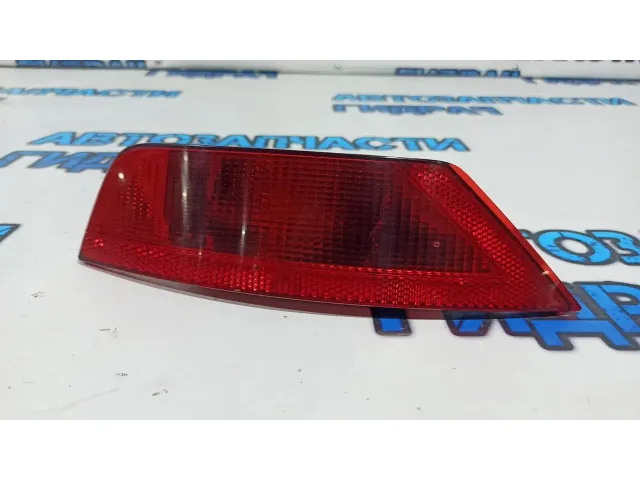 Фонарь задний в бампер правый Ford Kuga 8V4115K272AB. 1507100.