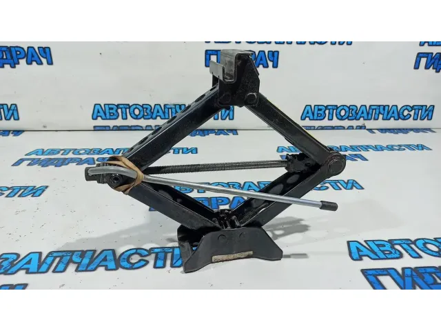 Домкрат Ford Kuga 8V4117080AB.