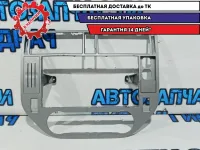 Рамка магнитолы Ford Kuga 3M5118522BDW. Дефекты.