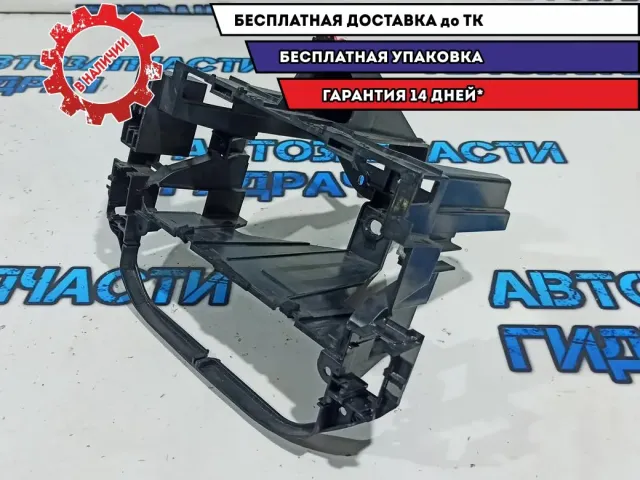 Рамка магнитолы внутренняя Ford Kuga 1465238. Дефект.