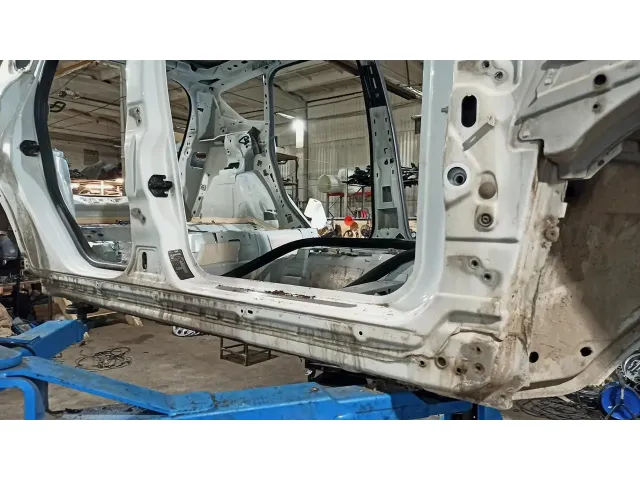 Порог со стойкой правый Ford Kuga .
