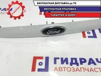 Накладка двери багажника Ford Kuga 2 5261905. Подсветки номера.