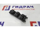 Блок управления стеклоподъемниками Ford Kuga 2 2029540. Дефект крепления.