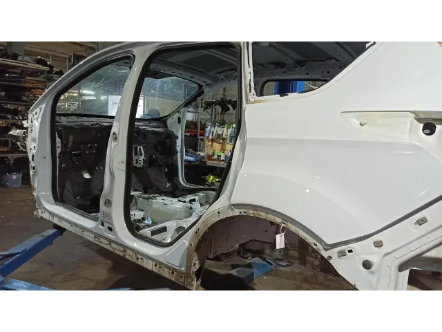 Порог с центральной стойкой левый Ford Kuga 2.