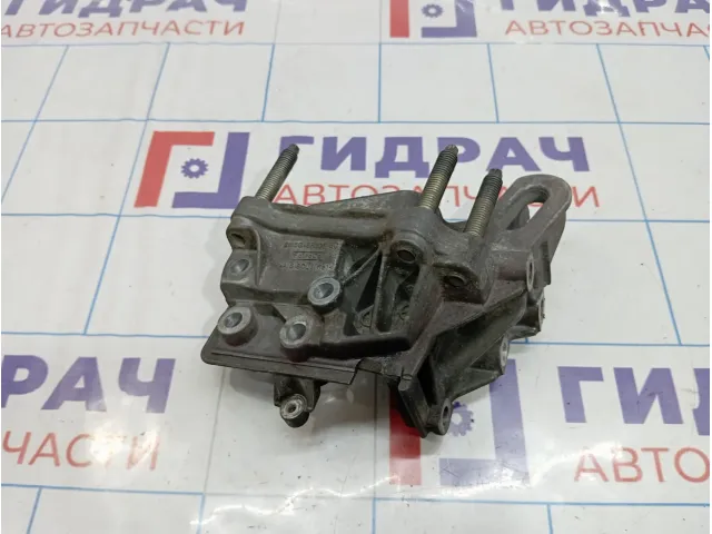 Кронштейн двигателя передний правый Ford Kuga BM5G-6F001-EC