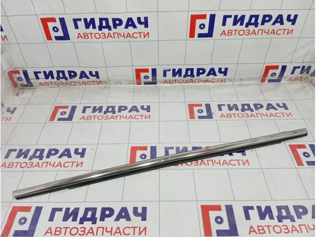 Накладка стекла заднего левого Ford Kuga 2039679