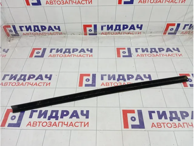 Уплотнитель стекла переднего правого Ford Kuga 5276026