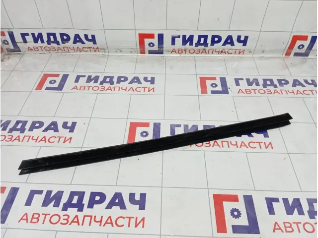 Уплотнитель стекла заднего левого Ford Kuga 5257182