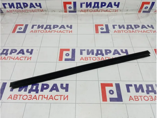 Уплотнитель стекла заднего правого Ford Kuga 5257181