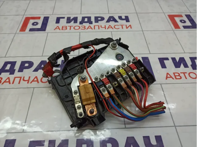 Блок предохранителей Ford Kuga