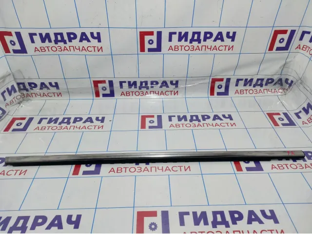 Накладка стекла переднего правого Ford Kuga 5251757