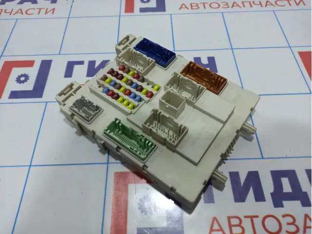 Блок предохранителей Ford Kuga 2348855