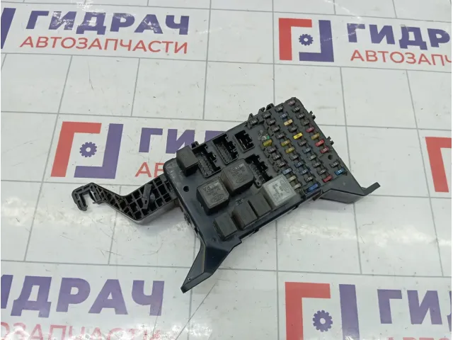 Блок предохранителей Ford Mondeo 1372046