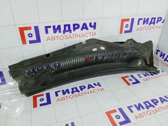 Решетка под лобовое стекло (Жабо) левая Ford Mondeo 1230483