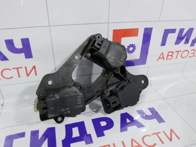Моторчик заслонки отопителя (печки) Ford Mondeo