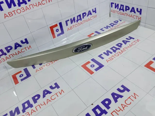 Накладка двери (крышки) багажника Ford Mondeo 1342832