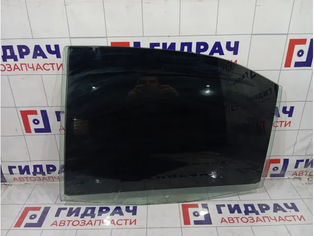 Стекло двери заднее левое Ford Mondeo 1303631