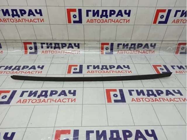 Молдинг лобового стекла правый Ford Mondeo 1305444