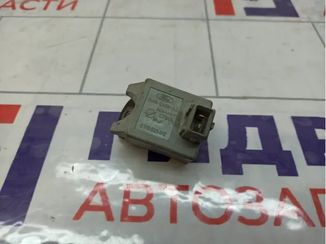 Конденсатор Ford Mondeo 1036391