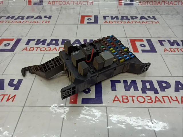 Блок предохранителей Ford Mondeo 1372046