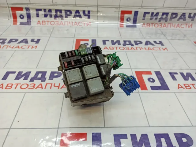 Блок предохранителей Ford Mondeo 1301043