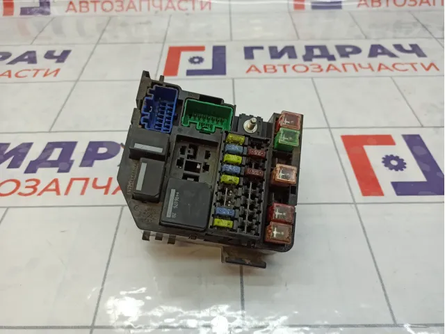 Блок предохранителей Ford Mondeo 1305403