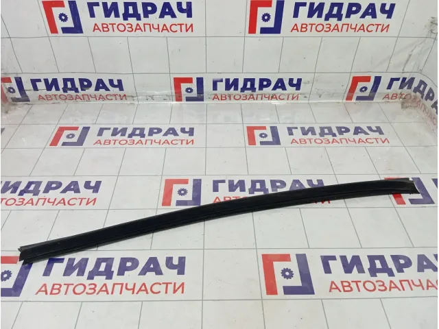 Уплотнитель стекла переднего правого Ford Mondeo 1486609