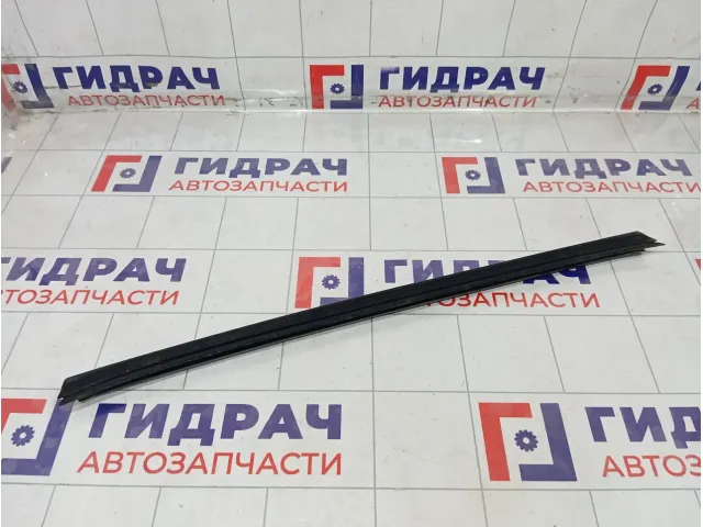 Уплотнитель стекла заднего правого Ford Mondeo 1486616