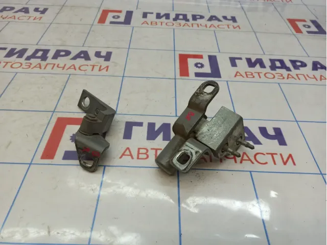 Петли двери задней правой Ford Mondeo 4 (BD)