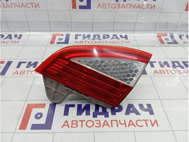 Фонарь задний внутренний правый Ford Mondeo 1486767