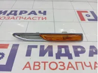 Повторитель на крыло правый Ford Mondeo 7S7113K354AD