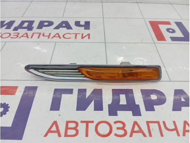 Повторитель на крыло правый Ford Mondeo 7S7113K354AD