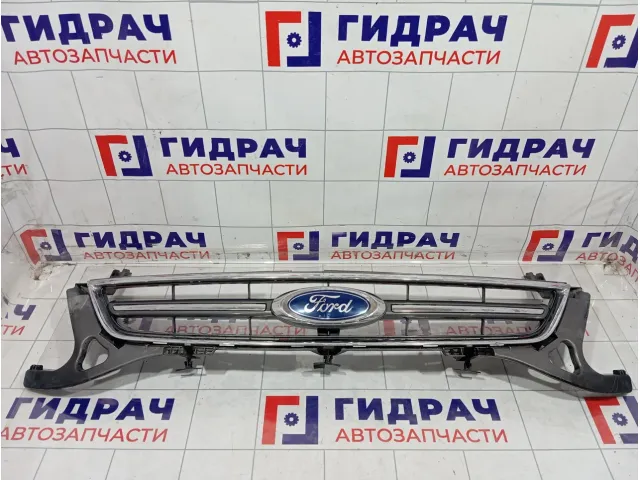 Решетка радиатора Ford Mondeo 1736150