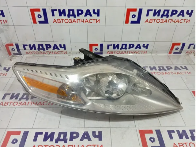 Фара правая Ford Mondeo 1811624