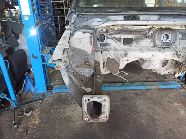 Лонжерон передний правый Ford Mondeo