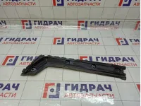 Кронштейн накладки крышки багажника правый Ford Mondeo 1733395