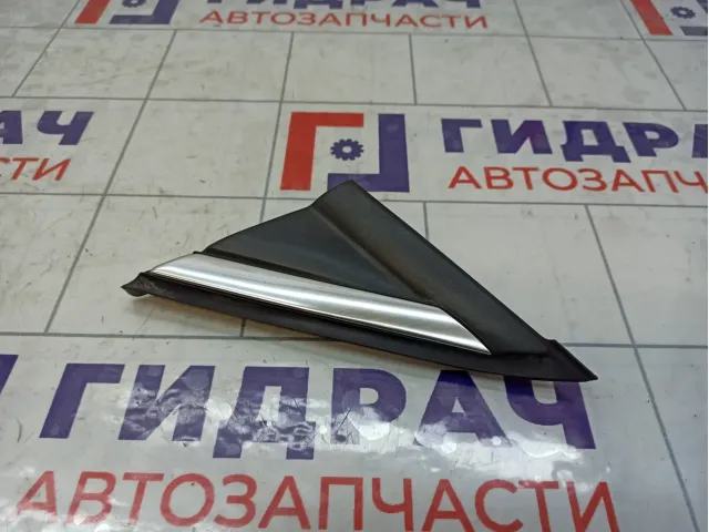 Накладка крыла переднего левого Ford Mondeo 1715819