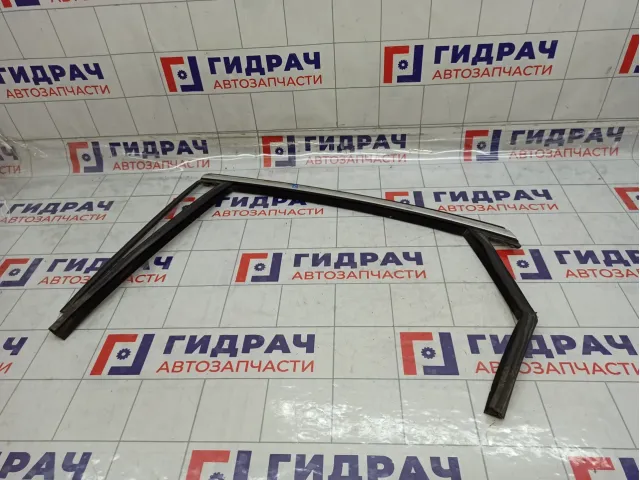 Уплотнитель стекла заднего левого Ford Mondeo 1777851