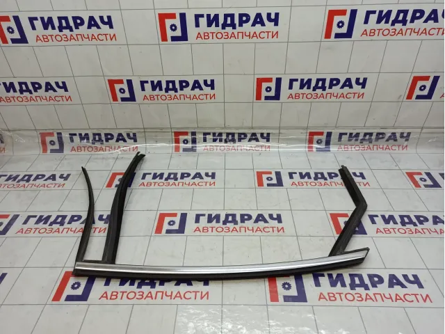 Уплотнитель стекла заднего правого Ford Mondeo 1777848