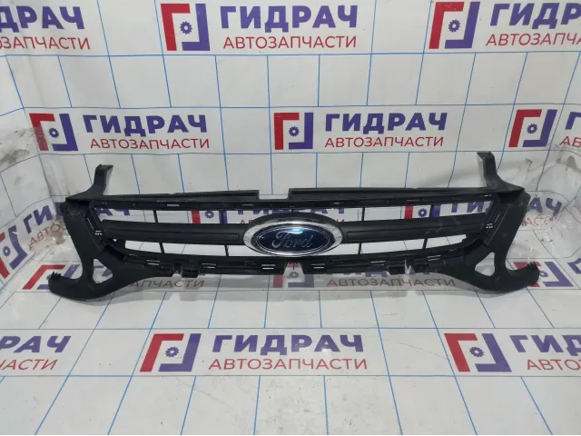 Решетка радиатора Ford Mondeo (BD) 1736164